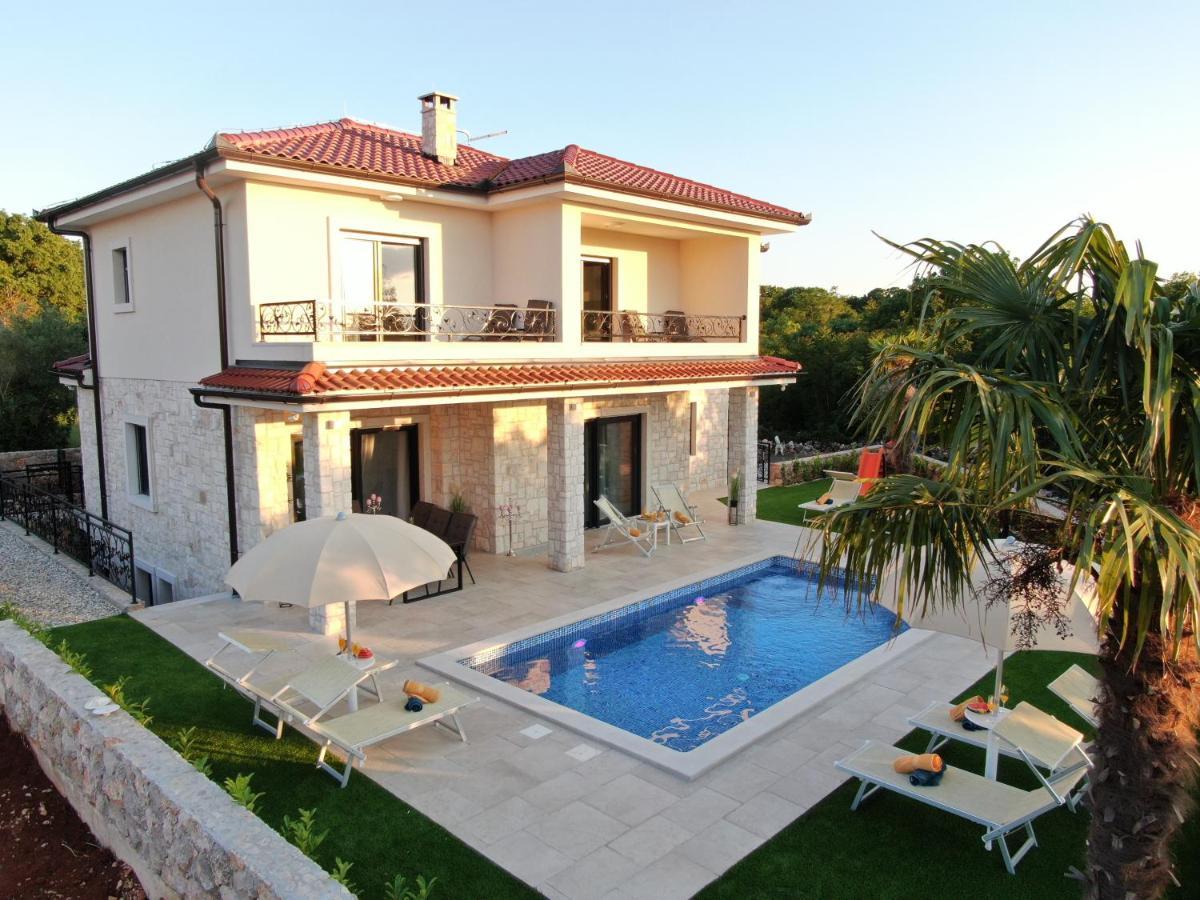 Luxury Sara In Malinska Villa *
